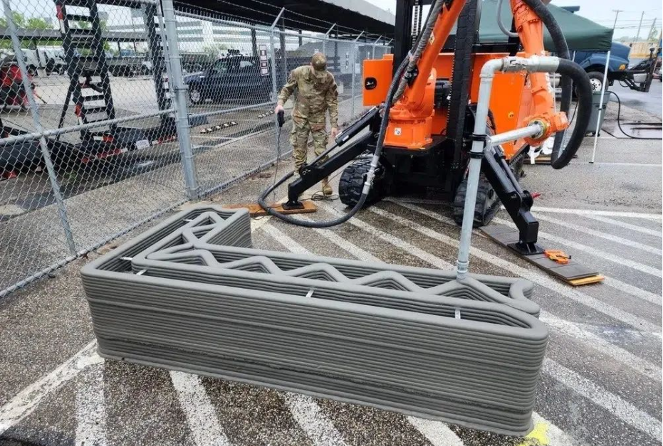 美国空军开发远征混凝土3D打印机，加速前线基础设施建设 image