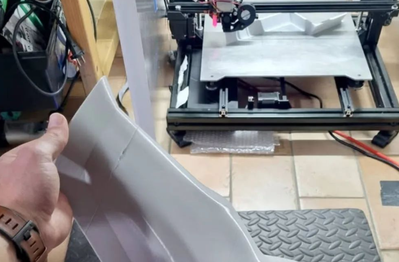 波兰发明家打造3D打印飞行摩托Airbike image