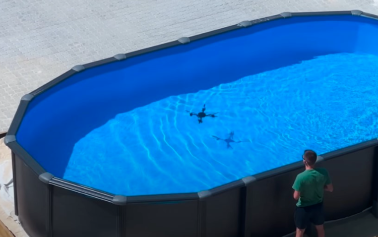 奥尔堡大学的学生利3D打印研制“潜水”无人机，可实现水下空中无缝切换 image
