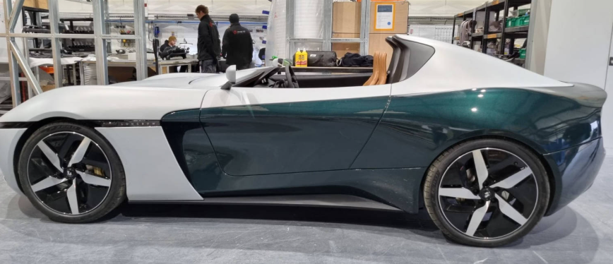 全球首个全3D打印车身诞生:LongBow Speedster以“轻盈速度”重塑造车方式 image 全球首个全3D打印车身诞生:LongBow Speedster以“轻盈速度”重塑造车方式 image