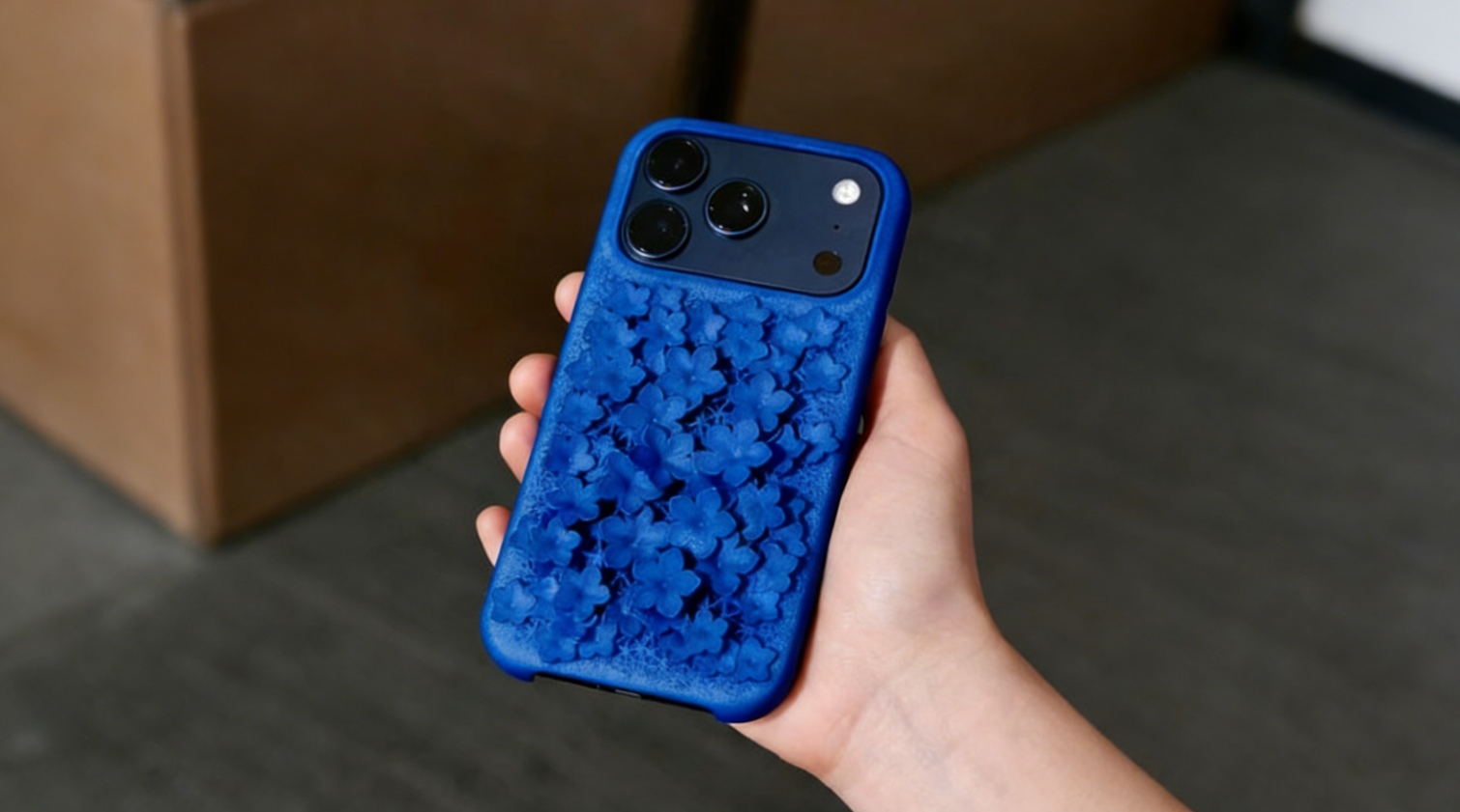 3d打印,青岛3d打印,北方3d打印,光敏树脂,光固化,硅胶复模,颗粒料3d打印设备|Susan Fang联名苹果高级定制：3D打印手工染色iPhone手机壳，960元起